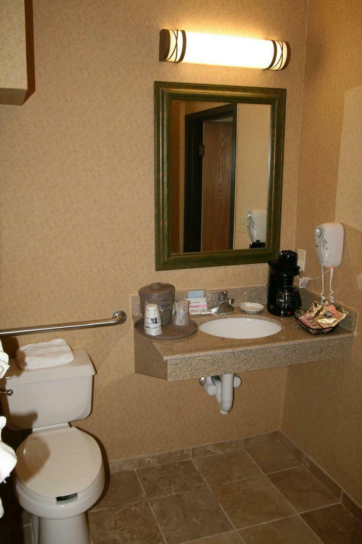 Hampton Inn Абілін Номер фото